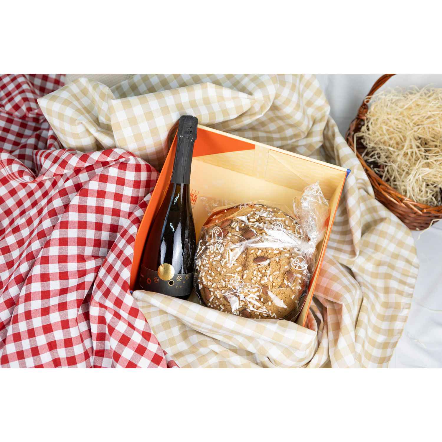 Christmas Hamper with Panettone and Sparkling Wine